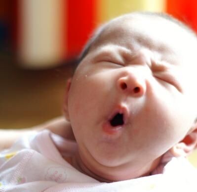 这生的难道是个大号“猕猴桃”?新生儿毛毛多,丑到不敢认系列