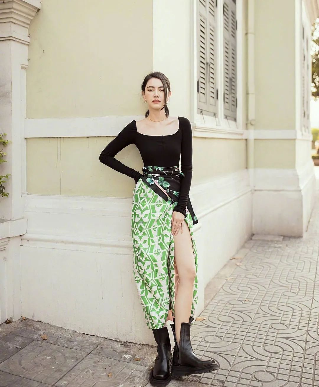 穿裙子要搭配什么鞋子才好看呢,红色上衣黑色裙子配什么鞋子好看