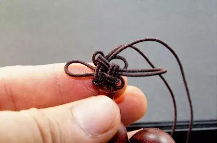 手串穿珠子打结教程慢动作简单,单绳穿珠子打结方法图解