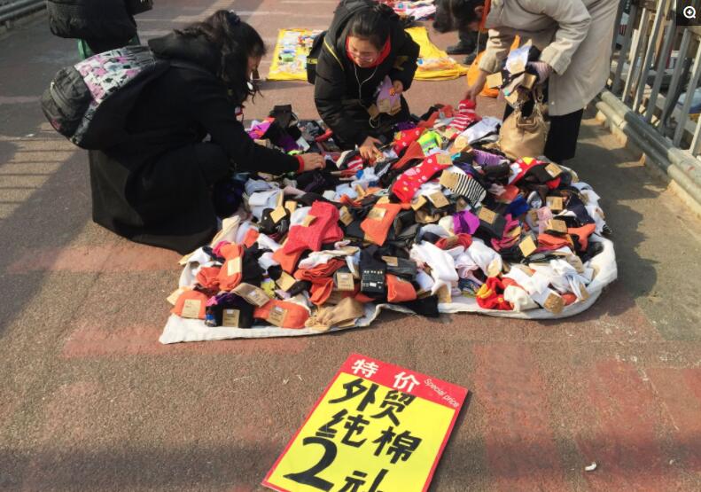 有稳定的货源可以摆地摊能挣钱吗,提供摆地摊货源能做吗