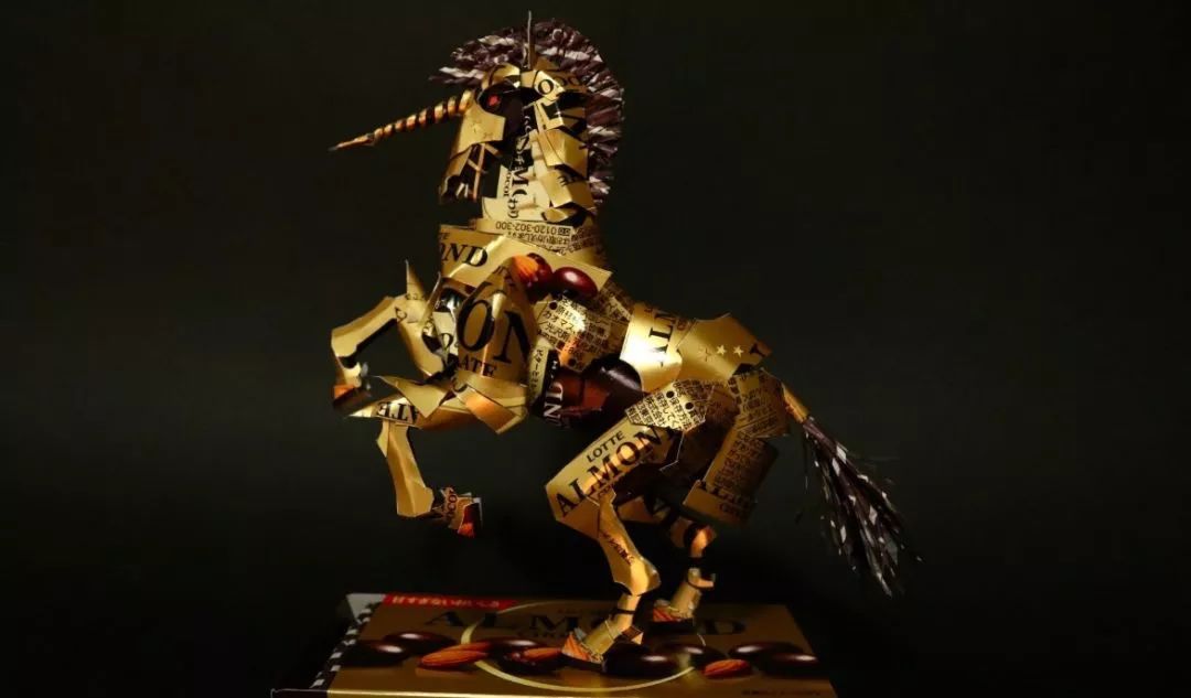 小哥用废纸盒惊艳27万人,跟他一比,我简直是手残