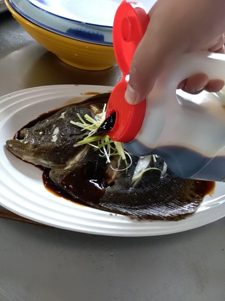 老东北美食清蒸多宝鱼的正确方法,清蒸多宝鱼这样一做比饭店都好吃