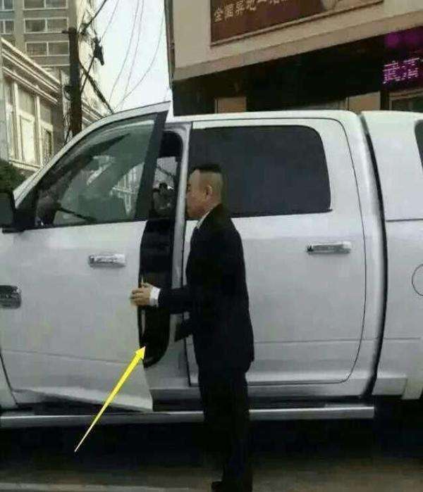 潘长江来天津买车,潘长江买车搞笑片段