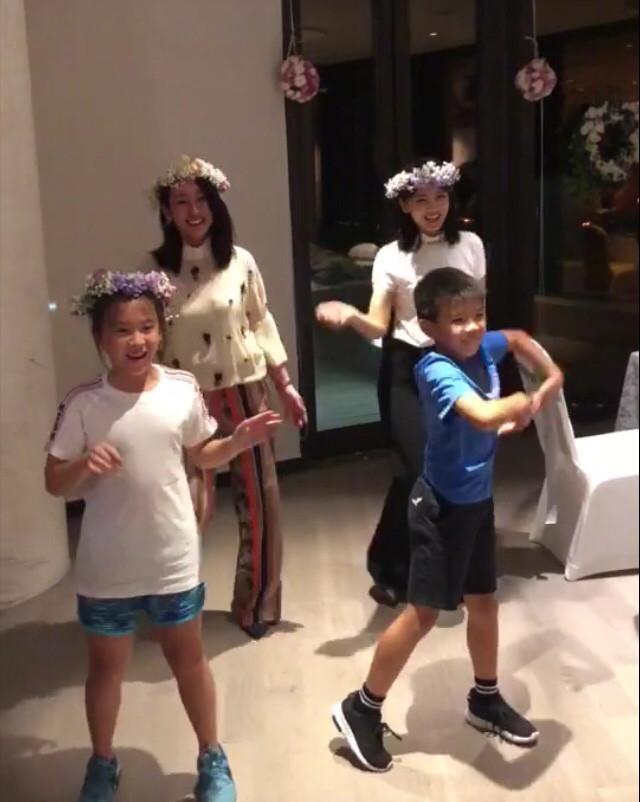 刘涛穿长靴惊艳写真照,刘涛穿长裙还挺显身材