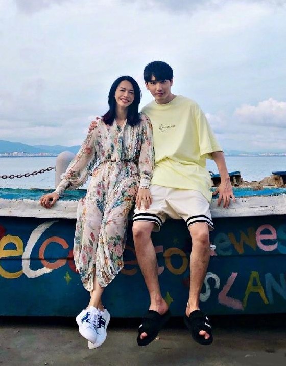 每个女人都需要一条印花裙!如姚晨、白宇一般,美成一道风景线