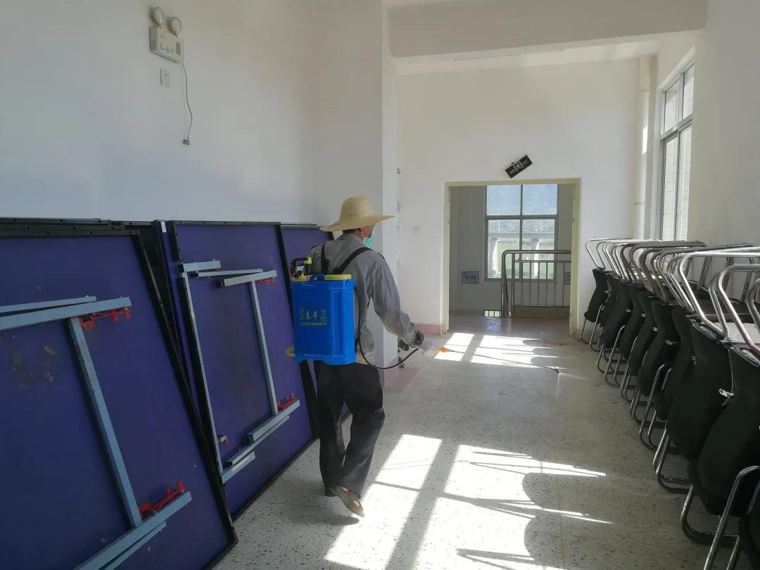 除四害,防疾病;勤消毒,抗疫情——记透堡中心小学除四害、抗疫情,防控进行时