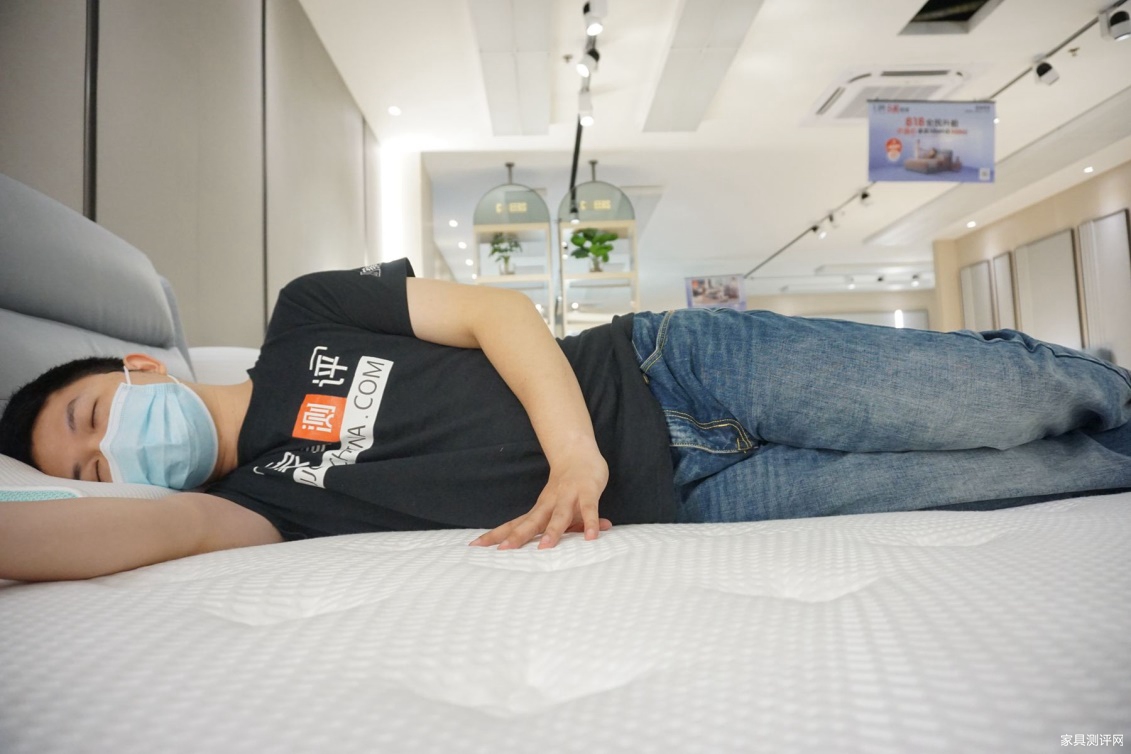 芝华仕5星的床垫靠谱吗,芝华仕5星床垫气味大