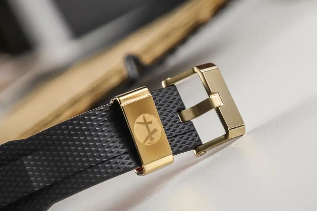 卡西欧八村塁手表如何看电量,卡西欧八村塁联名款手表怎么调试