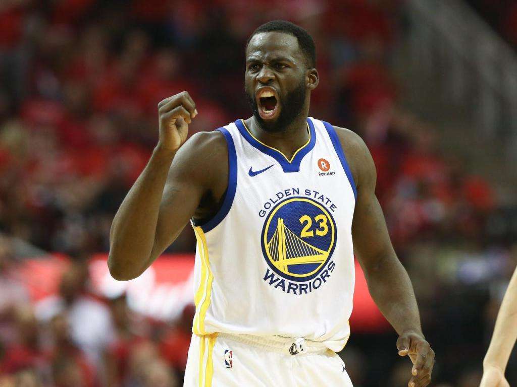 心疼！一战术时隔73年首次出现，库里又成马蜂窝，卢真是鬼才