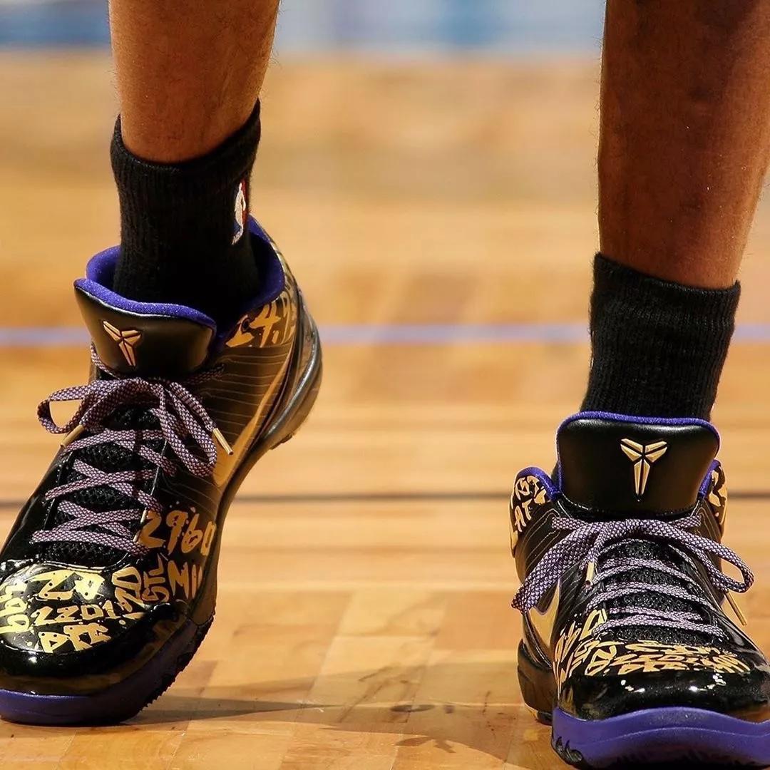 科比生涯最高分穿什么鞋,科比五名人堂配色nba上脚