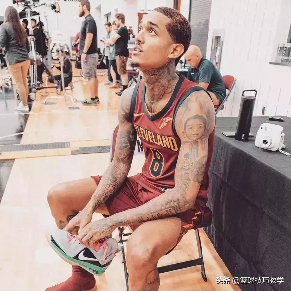 锡安首秀球鞋,锡安威廉姆斯球鞋动图