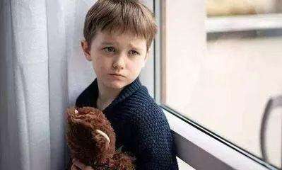 孩子性格内向如何正确引导,对孩子太严厉导致孩子性格内向