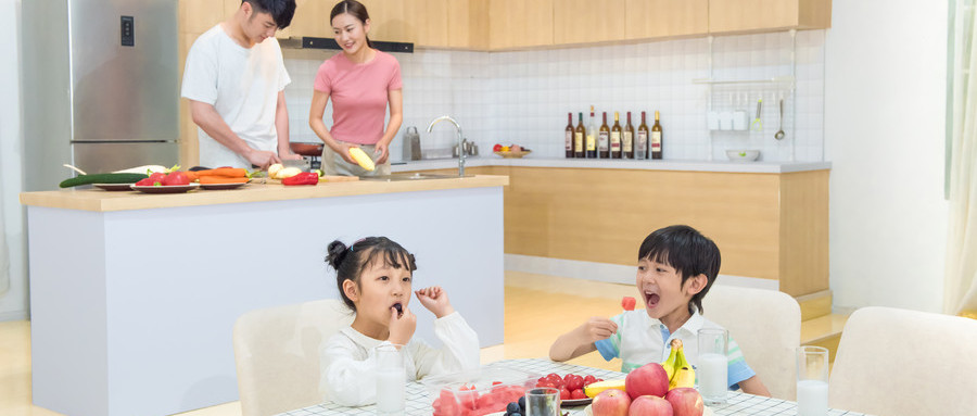 两周岁多的孩子不肯吃饭就喝奶粉,两周岁孩子不怎么吃饭