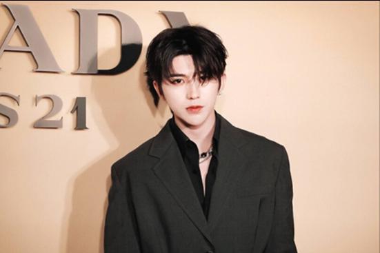 目前娱乐圈顶流男明星,如今娱乐圈的顶流男明星