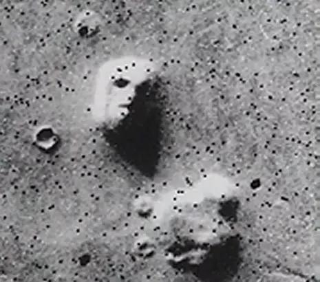 揭秘月球背面神秘的外星人存在,月球上出现的外星人踪迹