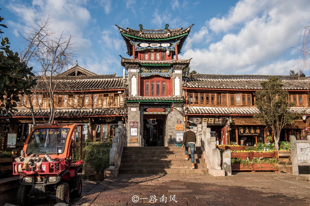 丽江四方街是古城里面吗,丽江四方街属于哪个古镇