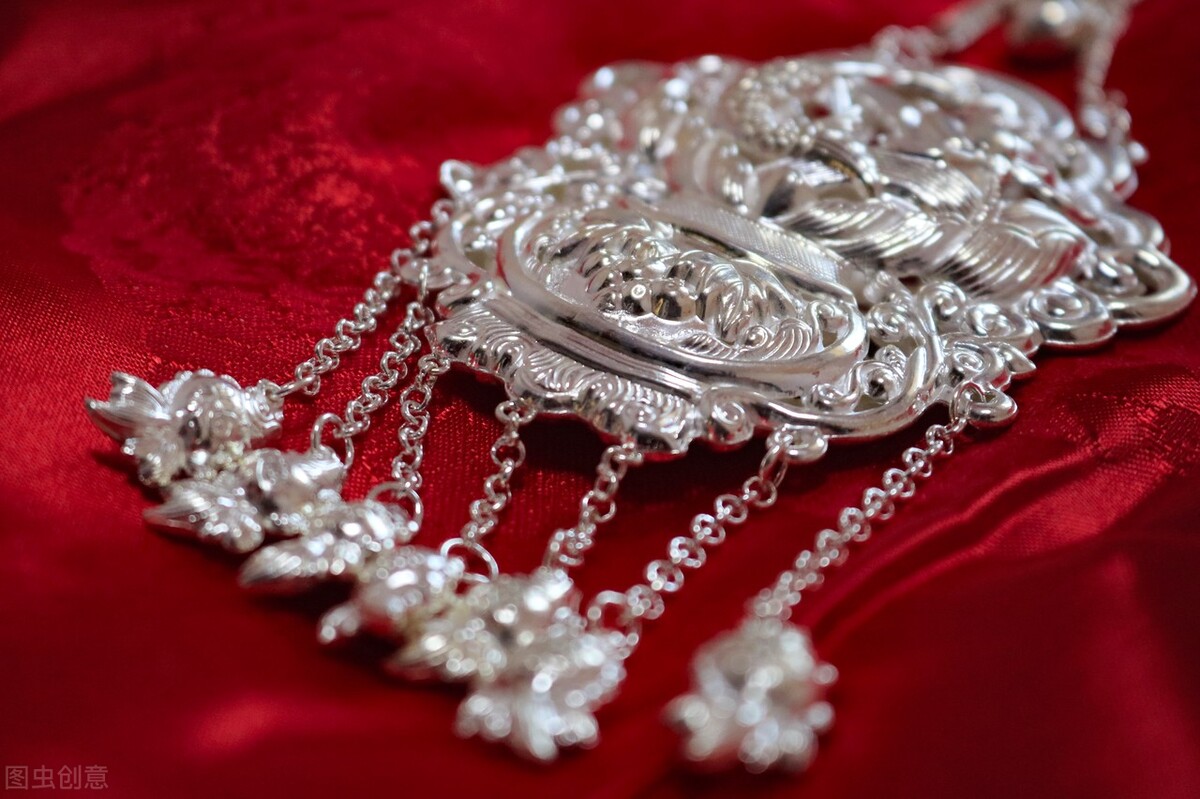 足金跟银饰一起佩戴,佩戴银饰有什么讲究禁忌