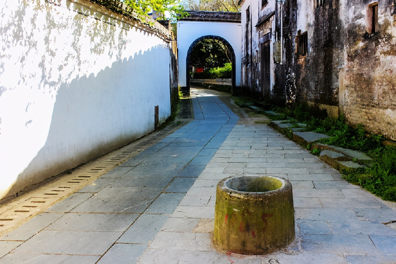 新安江山水画廊景区村落,漳潭古村