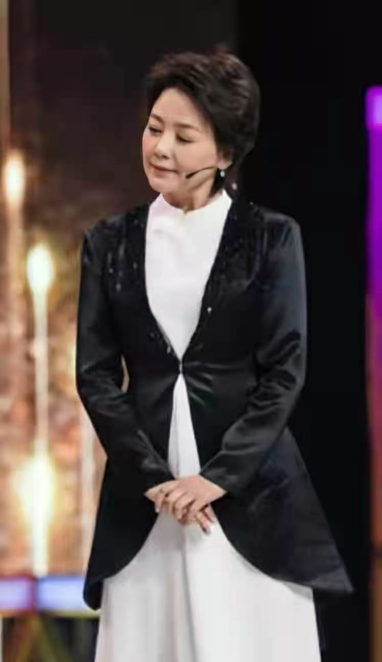 张瑜穿搭高清,张瑜知性穿搭真有气质