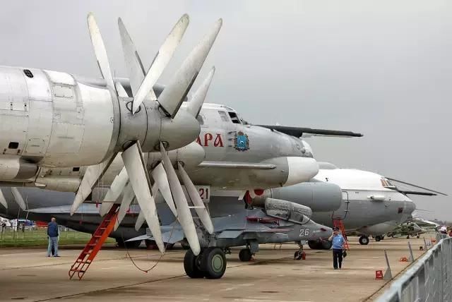 乌克兰螺旋桨运输机,最大的螺旋桨运输机