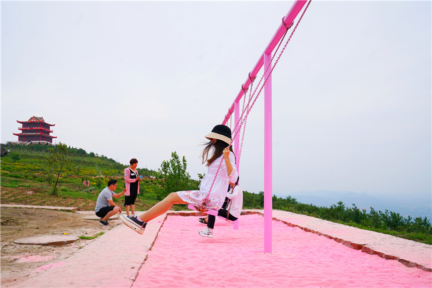 初夏河南,找寻童心,邂逅伏羲山的斜阳,一颗心萌化在云上牧场