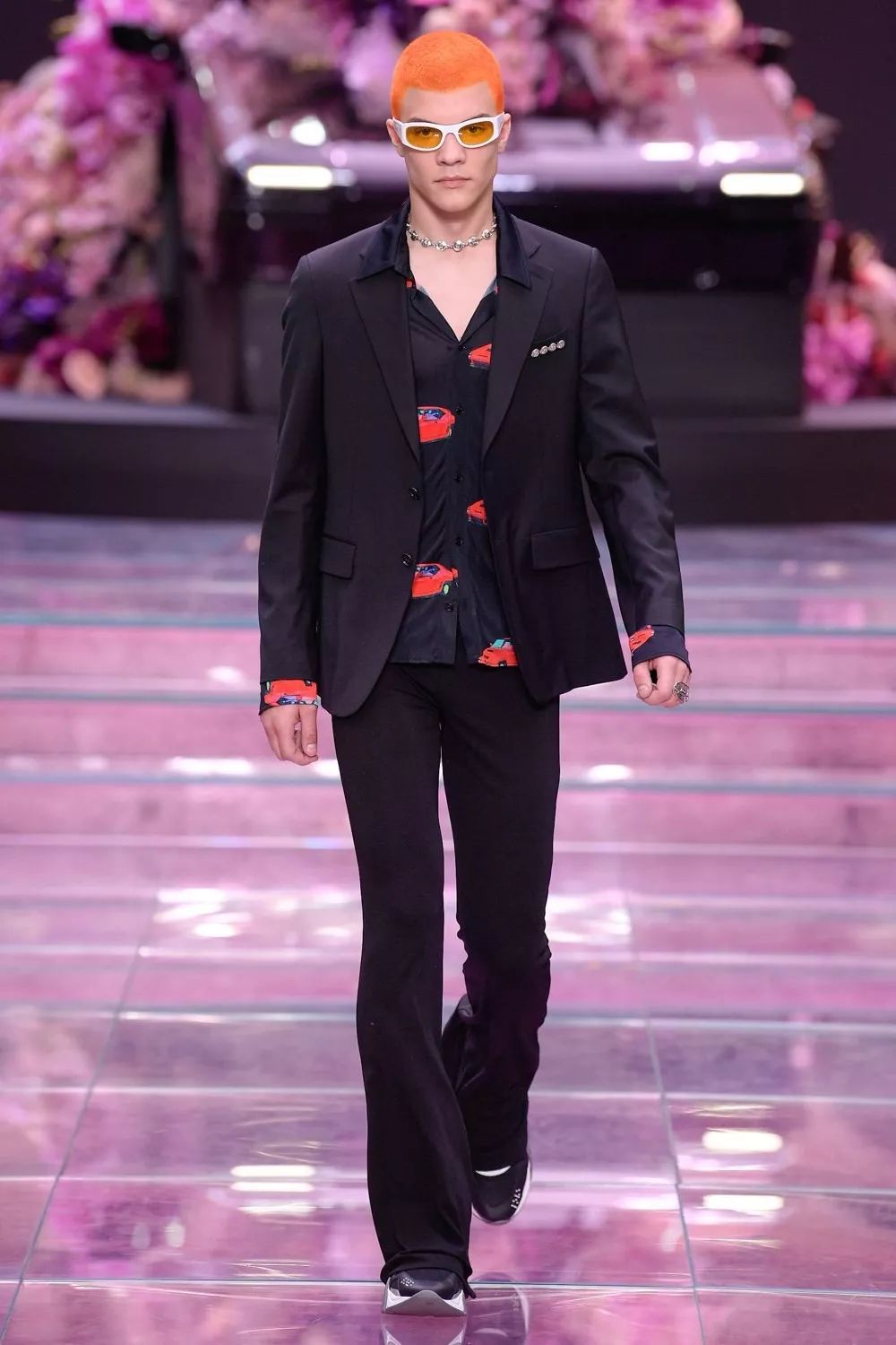 范思哲2018米兰春夏男装大秀,范思哲创意总监donatellaversace