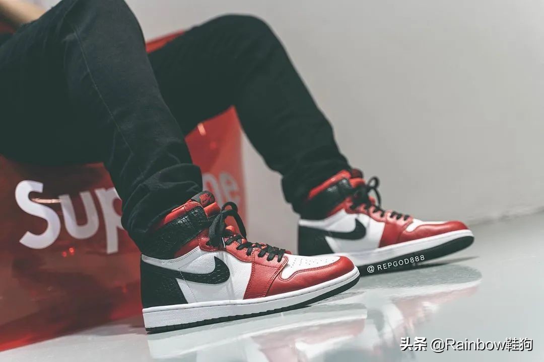 aj1芝加哥ow的鞋标真的容易断吗,aj1蛇纹芝加哥女款和男款包边