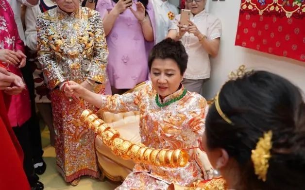 盘点“香江上流闺蜜团”五个千亿豪门婚礼，看看到底谁更壕无人性