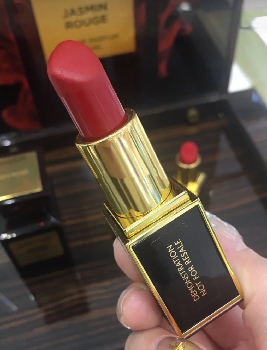 tf迷你黑管口红哪个颜色显白,tf口红16和小金条23哪个更显白