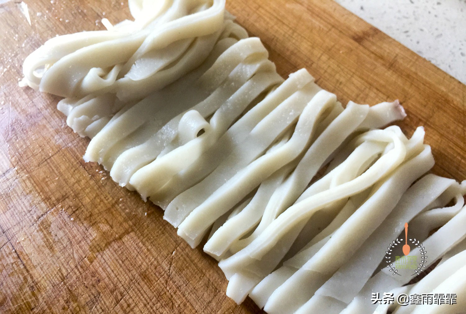 正宗凉皮做法最关键的是一学就会,如何做陕西正宗凉皮全过程