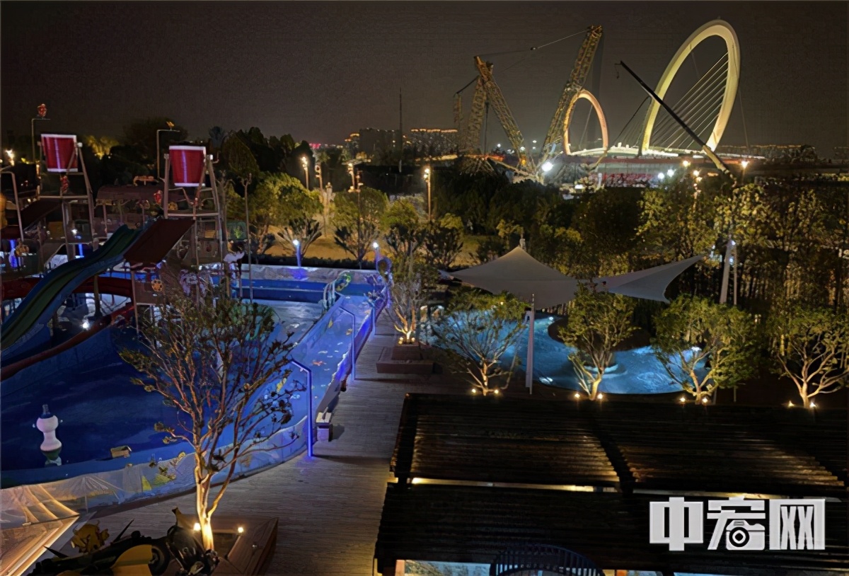 南京青奥国际风情街数万平违建之谜续——酒店停业整改近两年执法部门责令限期恢复原样