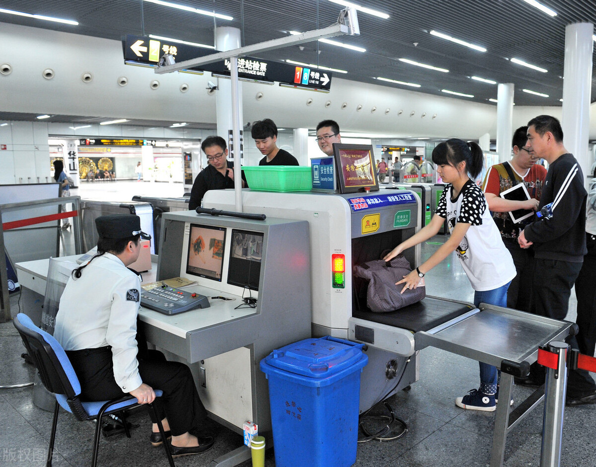 地铁安检员一年到手工资有多少,地铁安检员节假日薪资