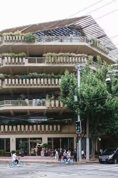 “智惠云”|高颜值才是吸睛利器,探访魔都两大新锐商场