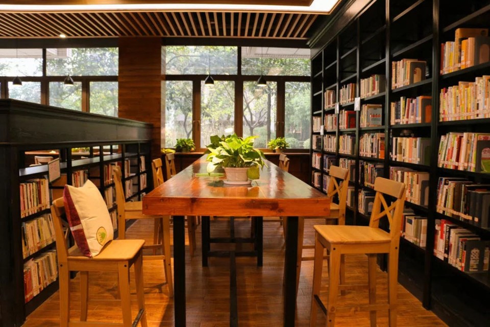 重庆各个大学的宿舍,羡慕大学新宿舍还有海景房