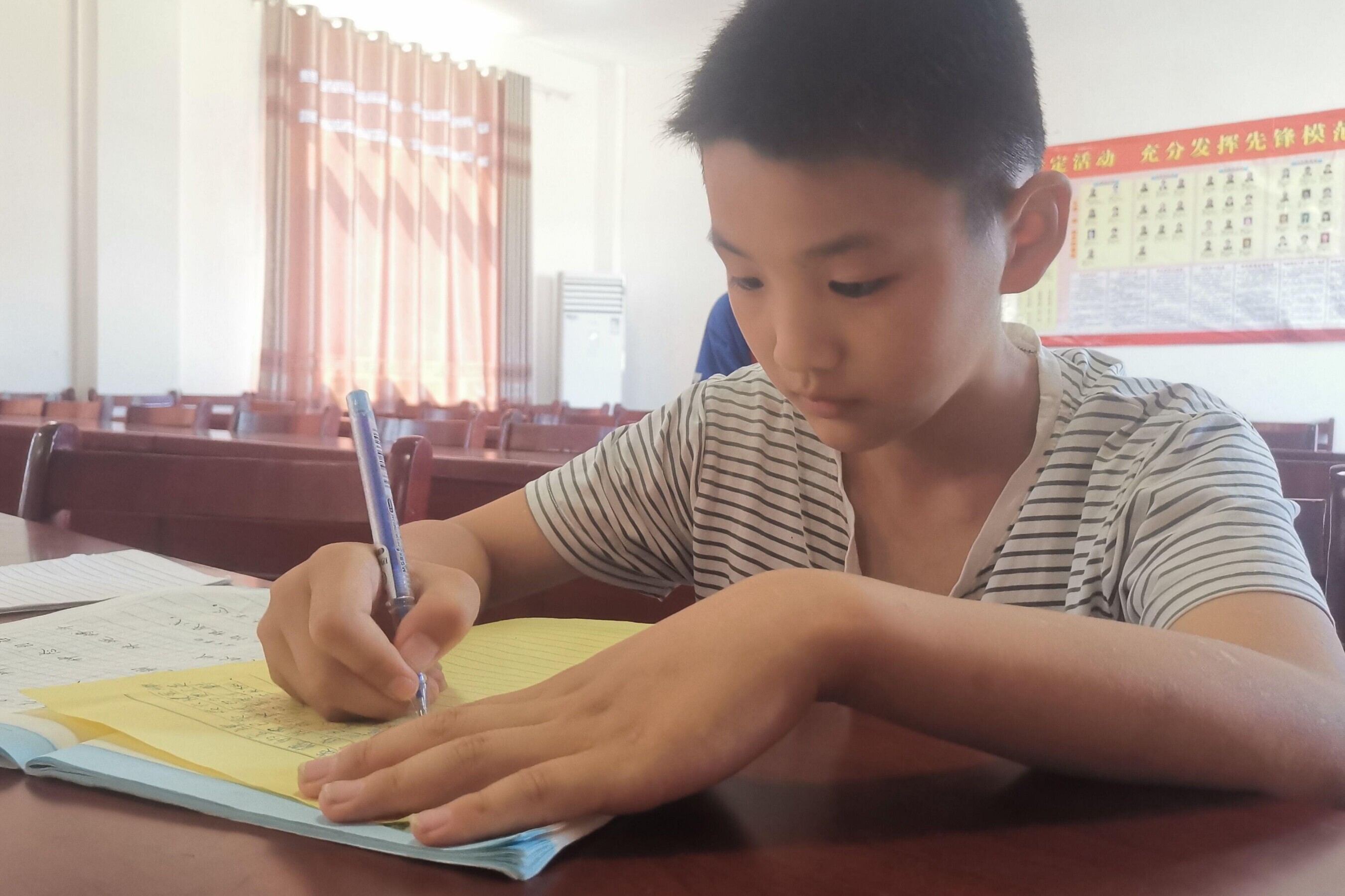 湖北学子三下乡完整视频,大学生三下乡汇报演出