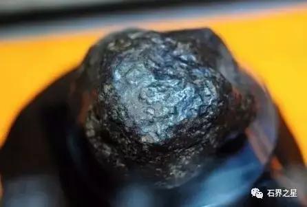 捡到这些石头不要扔,在海边捡到这些石头千万不要丢