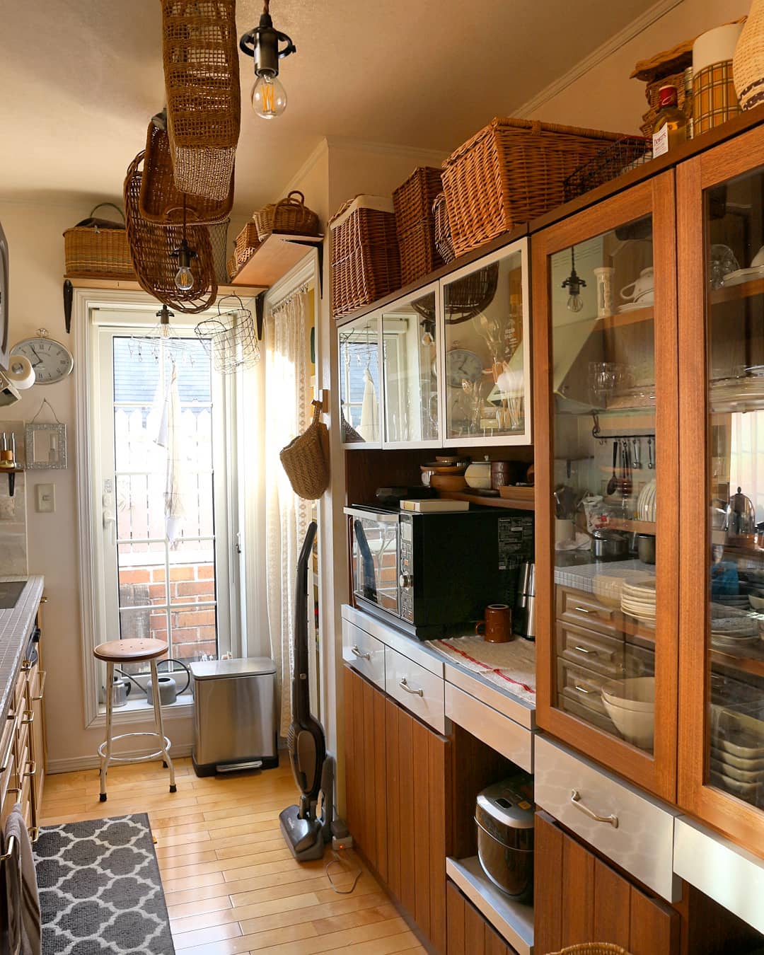 顶层带20平米左右的阁楼房子,有阁楼的挑高房子