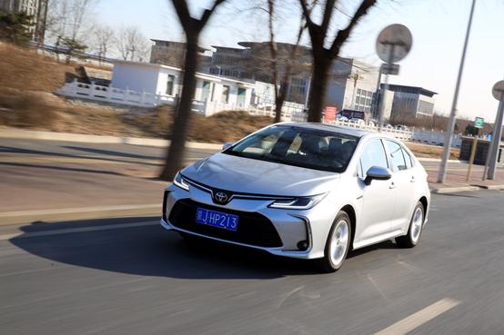 丰田卡罗拉双擎旗舰版试驾,真香定律广汽丰田tnga驾趣体验营