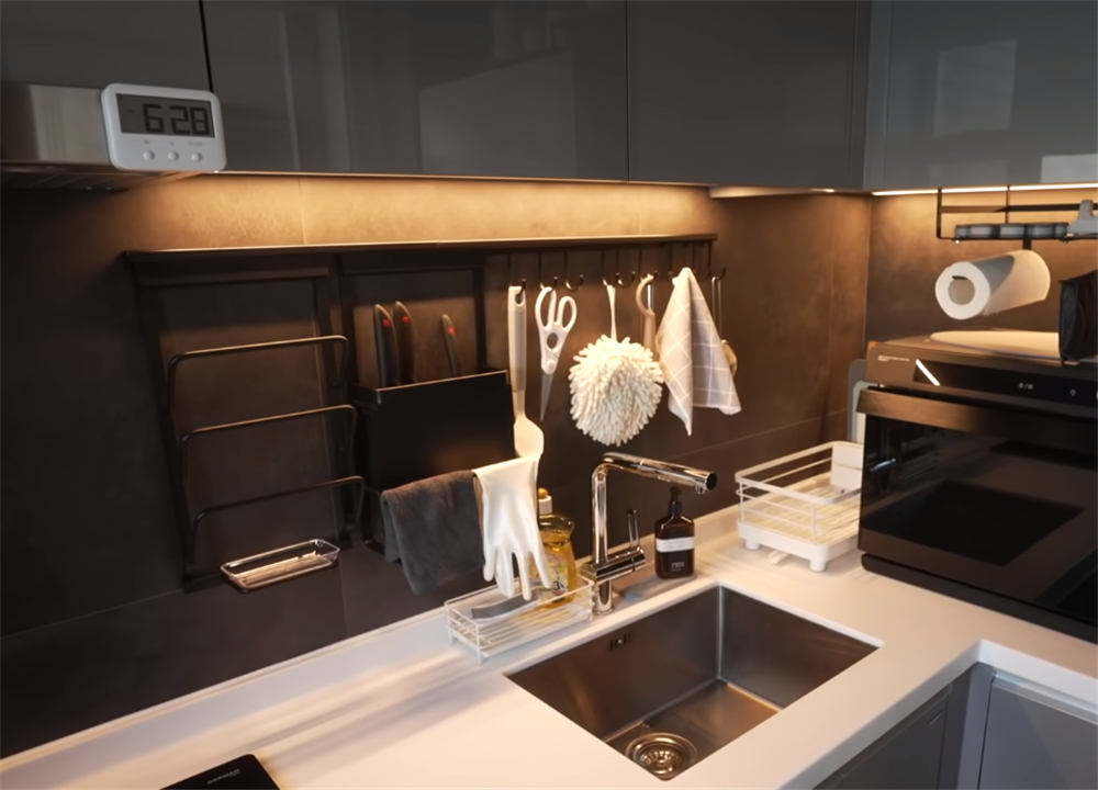 女孩在香港的4平方蜗居生活,香港330平别墅独居