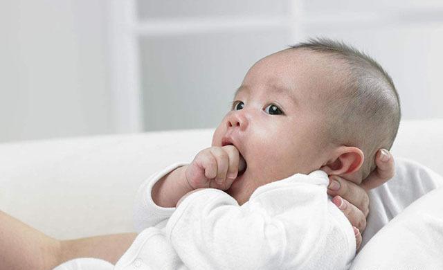 新生妈妈母乳喂养小知识,宝宝母乳喂养初次应该吃什么辅食