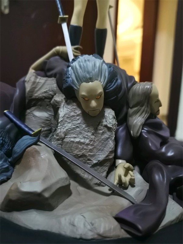 2200元*春买**野樱手办,看脸以为是盗版,脚下细节证明不是