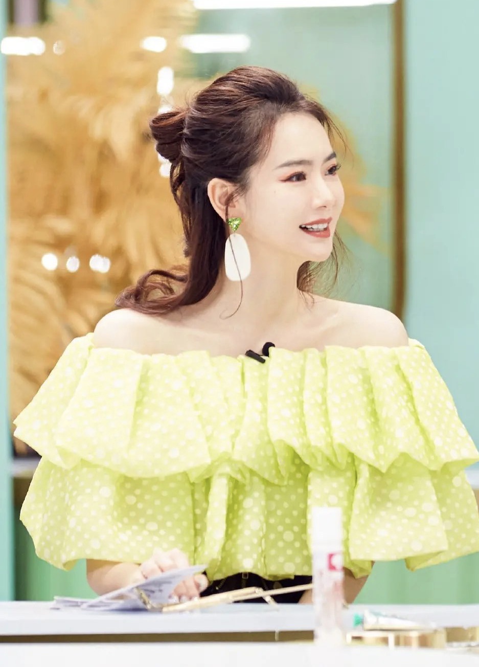 戚薇涂眼霜真的有效果吗,戚薇分享眼霜涂抹方法