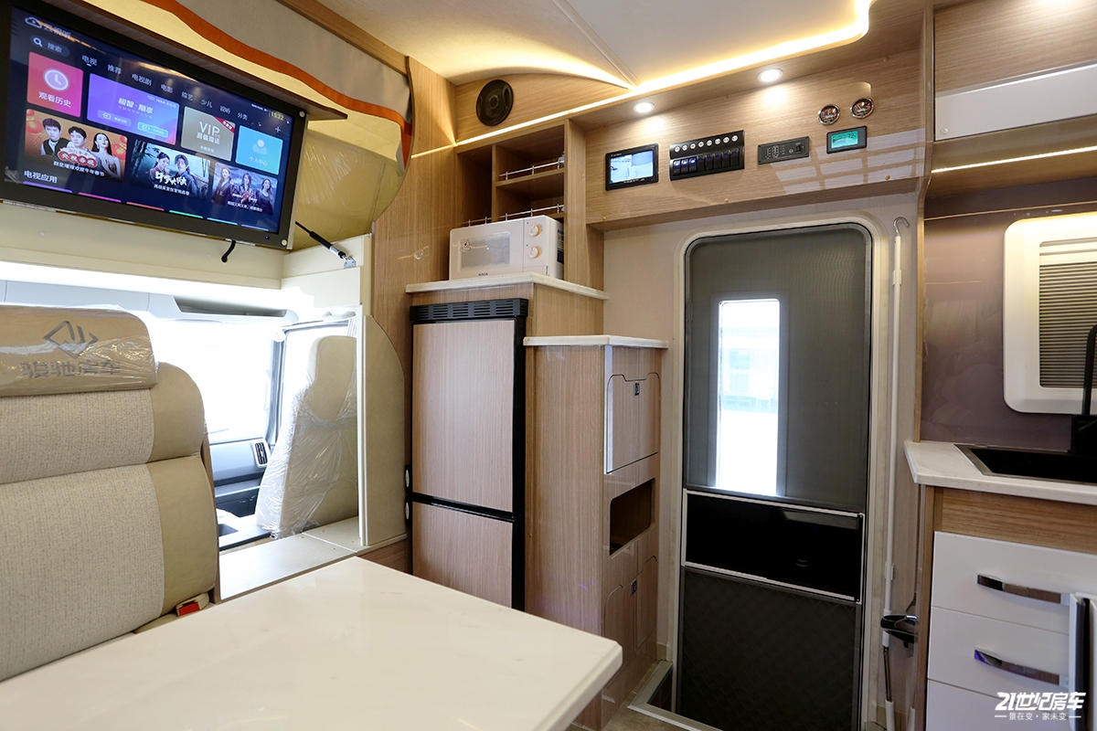 五菱轻卡房车最新款,骏驰大通短轴中顶房车