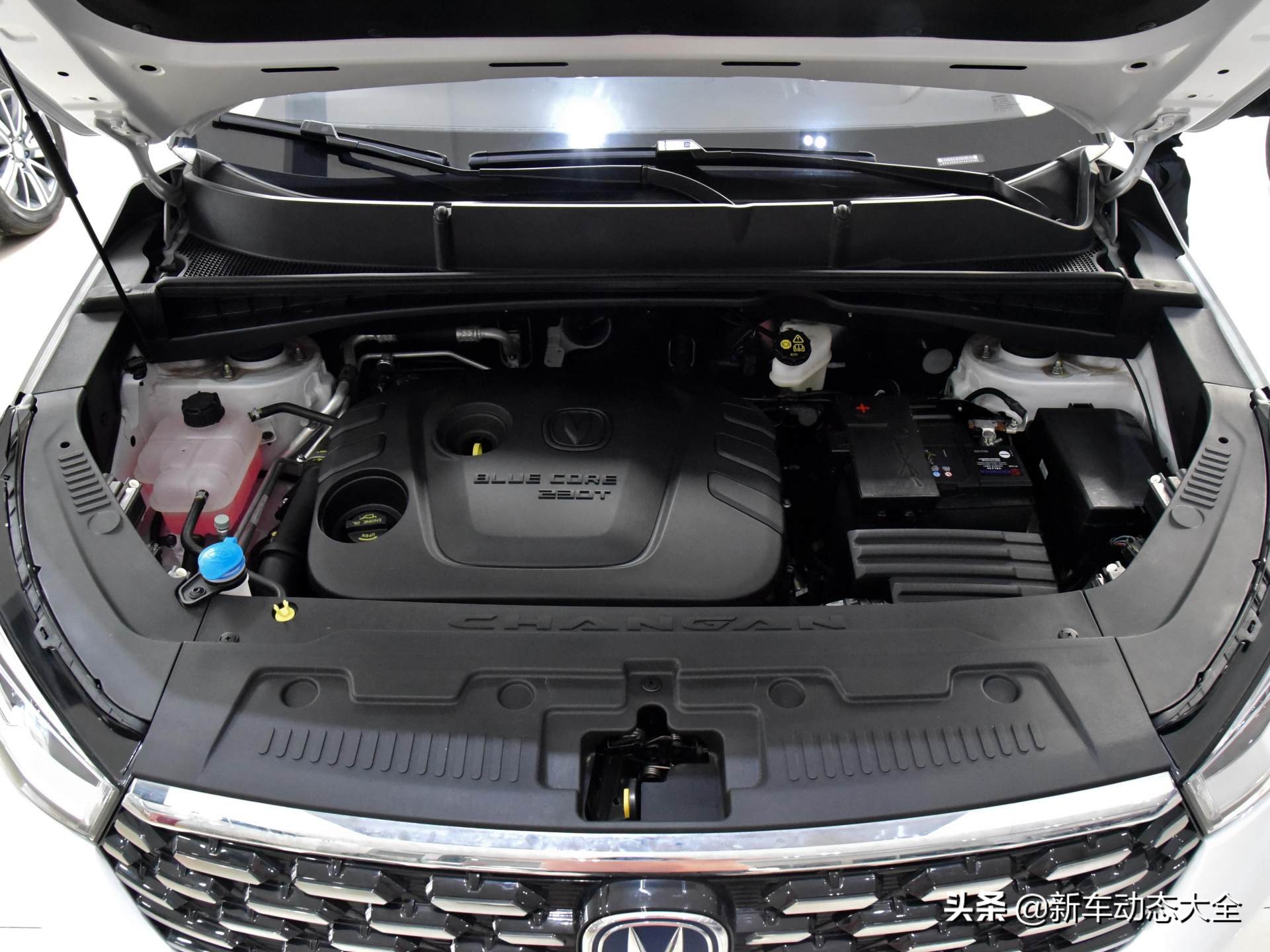 更低价配置不减,小巧好停车油耗低的自动挡SUV,实拍长安CS55