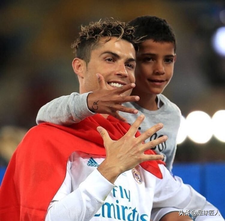 c罗祝儿子13岁生日快乐,c罗一家给迷你罗庆祝12岁生日