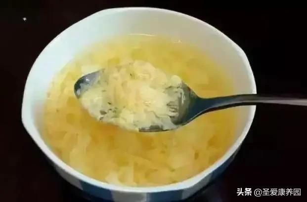 早餐冲鸡蛋水喝有什么好处,早餐吃玉米和鸡蛋有什么好处