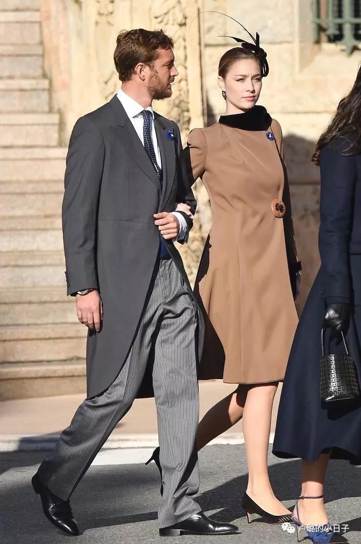 摩纳哥王妃终于精心打扮,摩纳哥最美王妃穿衣搭配