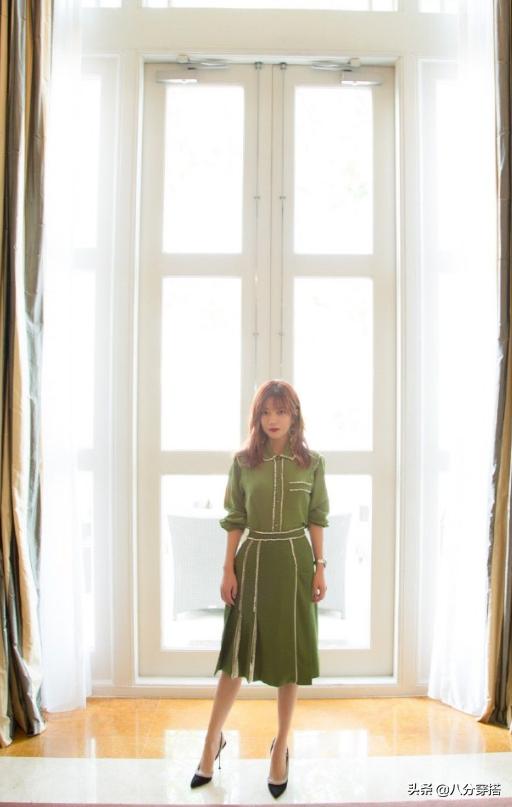 44岁赵薇穿皮衣搭配,40岁赵薇减龄穿搭