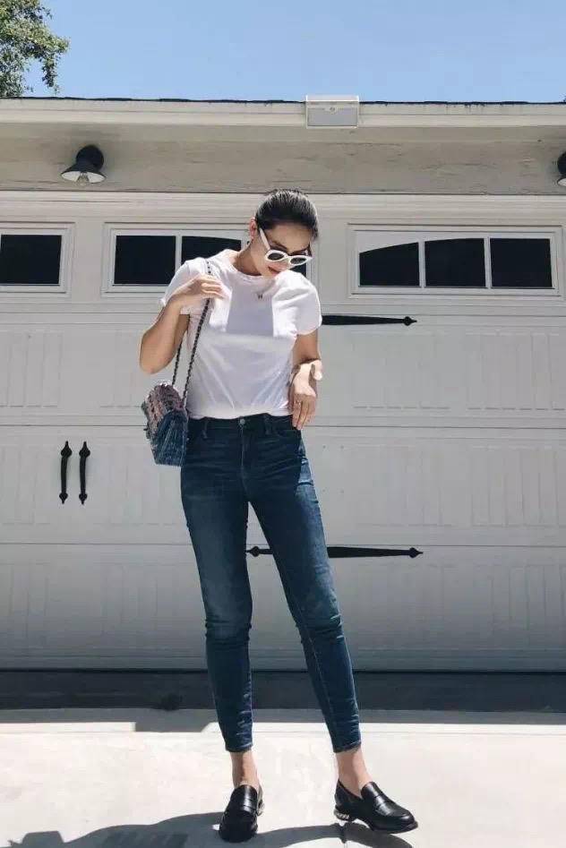 修身牛仔裤也能穿出性感气质,什么款式的牛仔裤又潮又好