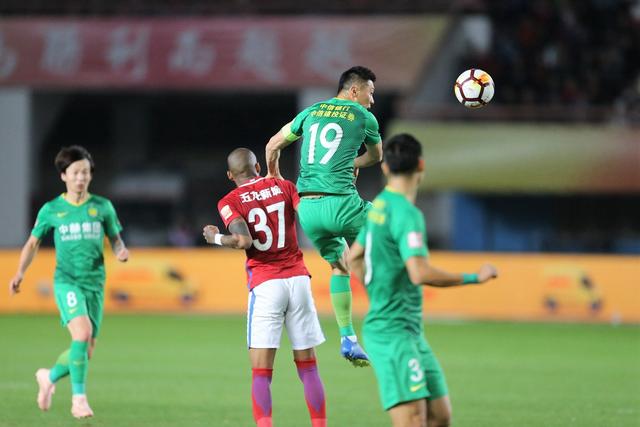 国足倒挂金钩连环失误,国足十大名场面倒挂金钩